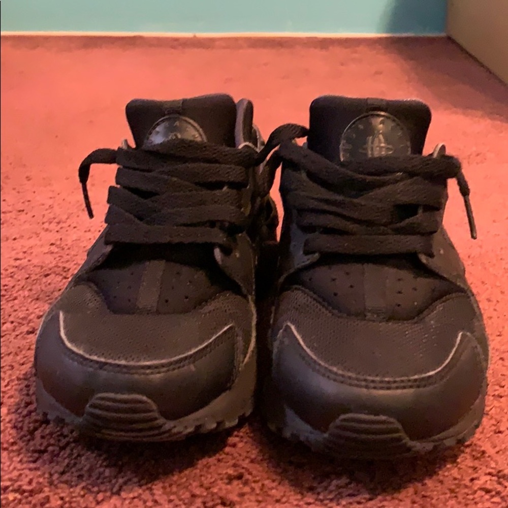 Black huaraches
